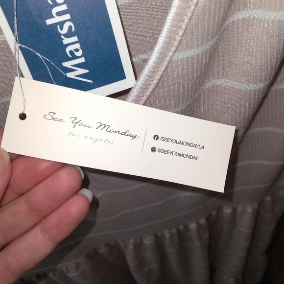 NEW! Beige Dress with white detail - Picture 4 of 4